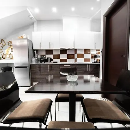 Super Lux Maisonette, 10 Minutes From Center 빌라